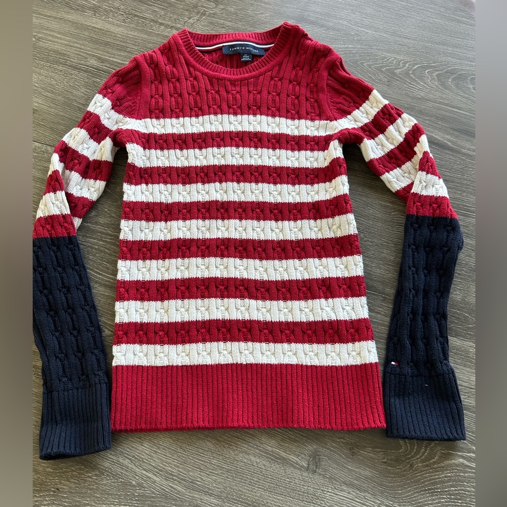 TOMMY HILFIGER Sweater. 100% Cotton  . NEW